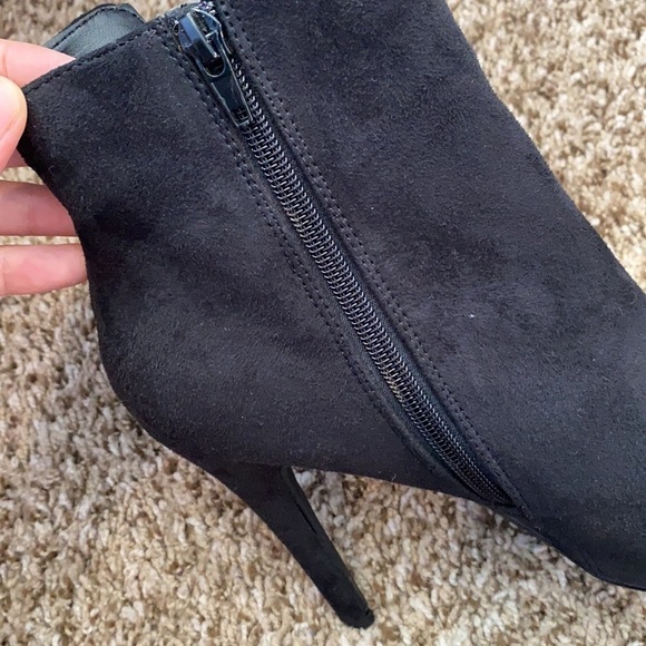 Paprika BERNIE-S Ankle Black Gold Chain Pointed Toe Booties 6.5 - Picture 11 of 13